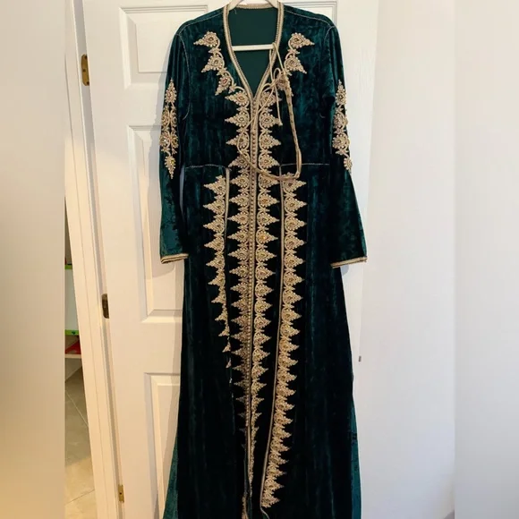 Dark Green/emerald velvet moroccan kaftan with belt - Picture 3 of 3
